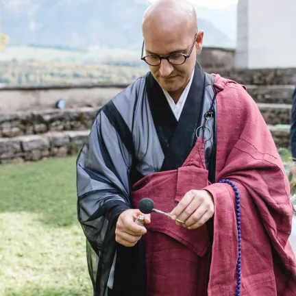 Hochzeit im Weingut mit Hochzeitsredner Zen Meister Vater Reding