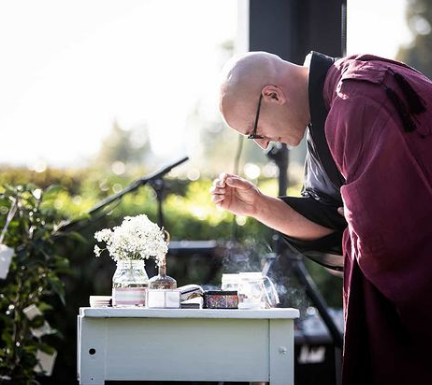 Hochzeitsredner und Trauredner Zen Vater Meister Reding - Hochzeit in der Innerschweiz