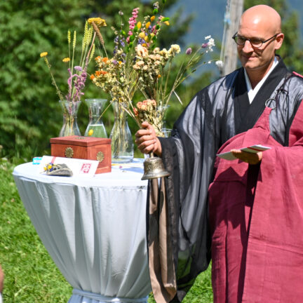 Hochzeitsredner und Trauredner für die  freie Trauung in der Ostschweiz Zen Meister Vater Reding