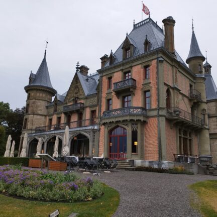 Vater Reding Hochzeitsredner für die freie Trauung im Schloss Schadau