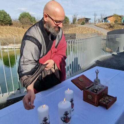 Hochzeitszeremonie und Freie Trauung im Heuboden - Zug mit Trauerredner Zen Vater Meister Reding