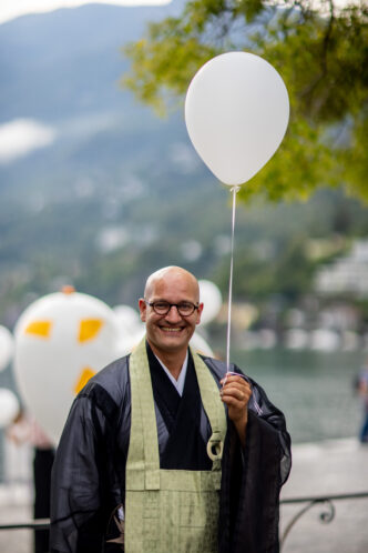 Trauredner für die Hochzeitszeremonie - Hochzeitsredner Zen Meister Vater Reding