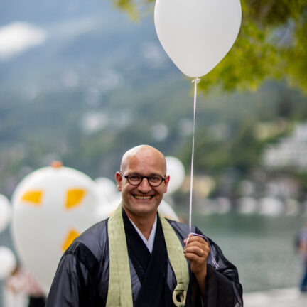 Trauredner für die Hochzeitszeremonie - Hochzeitsredner Zen Meister Vater Reding