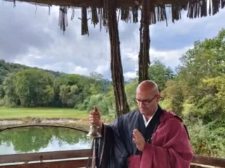 Hochzeitsrituale - Abt Reding führt Sie als Hochzeitsredner durch Ihre Rubin Hochzeit (40. Hochzeitstag) mit dem Hochzeitsritual Mandala Ritual (Sand Ritual)